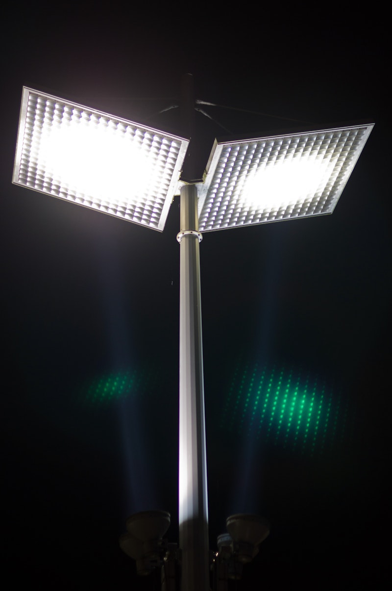 Iluminación para avenidas, calles, estacionamientos y naves industriales